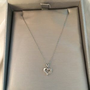 Zales 10K white gold w/diamonds heart necklace